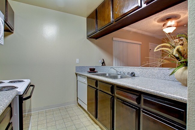315 Broadway E, Unit 107 in San Gabriel, CA - Foto de edificio - Building Photo
