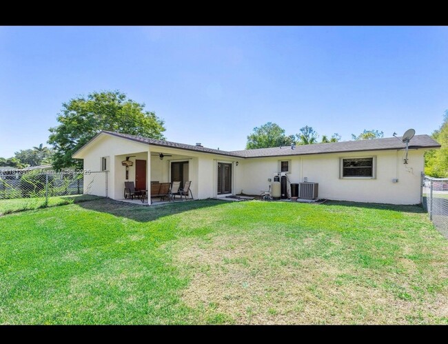 6160 SW 188th Ave in Southwest Ranches, FL - Building Photo - Building Photo