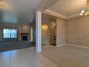 5925 Rombauer Rd in Eugene, OR - Building Photo - Building Photo