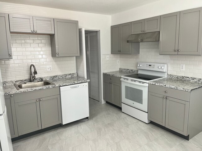 1308 Wexford Ct in Herndon, VA - Building Photo - Building Photo