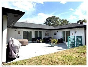 4941 Brandywine Dr in Virginia Beach, VA - Building Photo - Building Photo