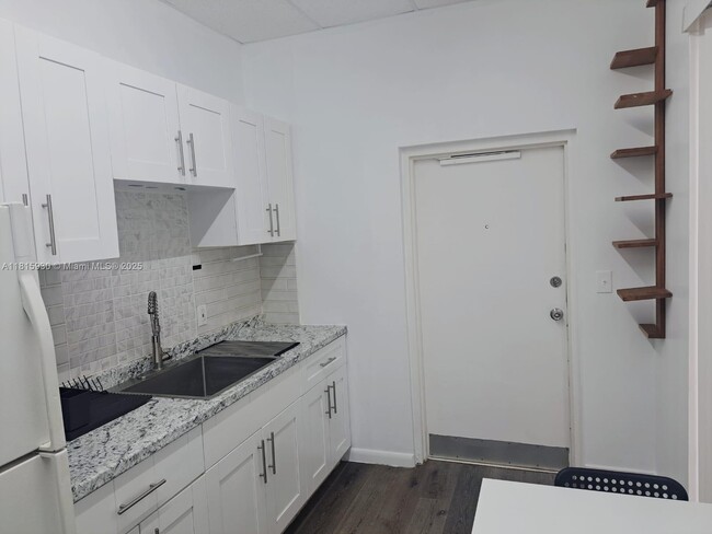4500 N Dixie Hwy in Oakland Park, FL - Building Photo - Building Photo