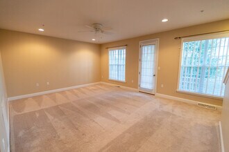 2B Ellington Road in Mechanicsburg, PA - Foto de edificio - Building Photo