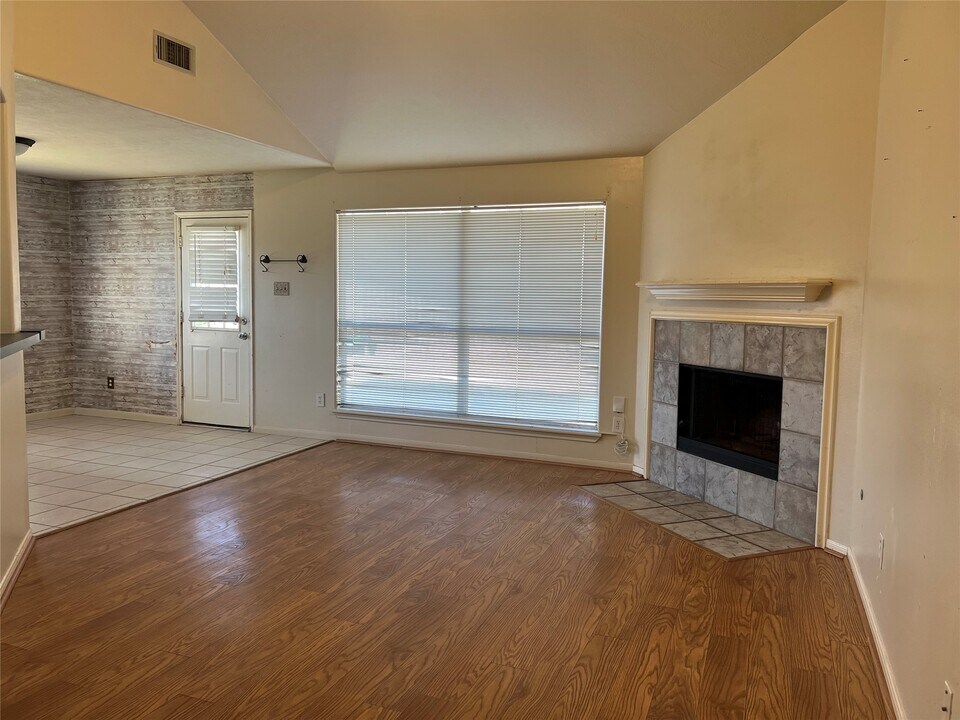 6903 Kettlemar Dr in Houston, TX - Building Photo