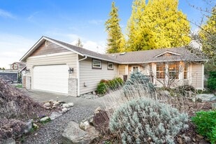 617 98th Dr NE in Lake Stevens, WA - Building Photo