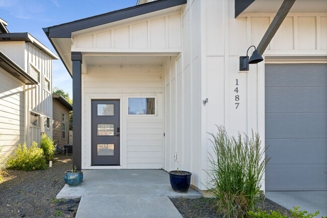 1487 N Pineview Ln in Boise, ID - Building Photo - Building Photo