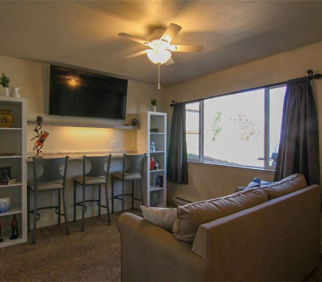 1561 Willis St in Redding, CA - Building Photo - Building Photo