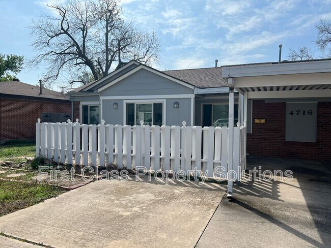 property at 4716 SE 27th St