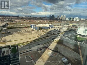 395 Square One Dr in Mississauga, ON - Building Photo - Building Photo
