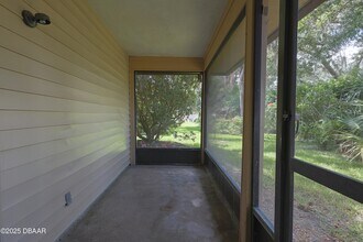 6175 Sequoia Dr in Port Orange, FL - Foto de edificio - Building Photo