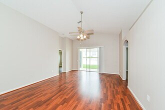 12817 Kings Lake Dr in Gibsonton, FL - Building Photo - Building Photo