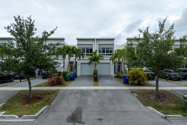 ParcView Villas in North Miami, FL - Foto de edificio - Building Photo