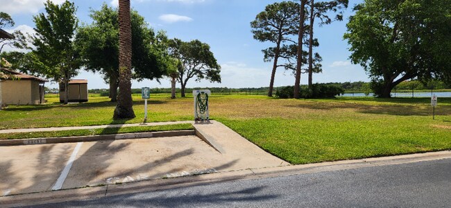430 Breakwater Dr in Merritt Island, FL - Building Photo - Building Photo