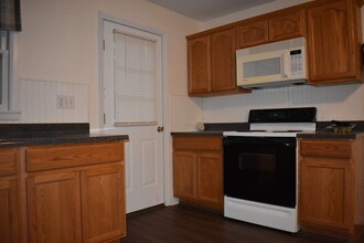 33 E Vacation Dr in Wappingers Falls, NY - Building Photo - Building Photo