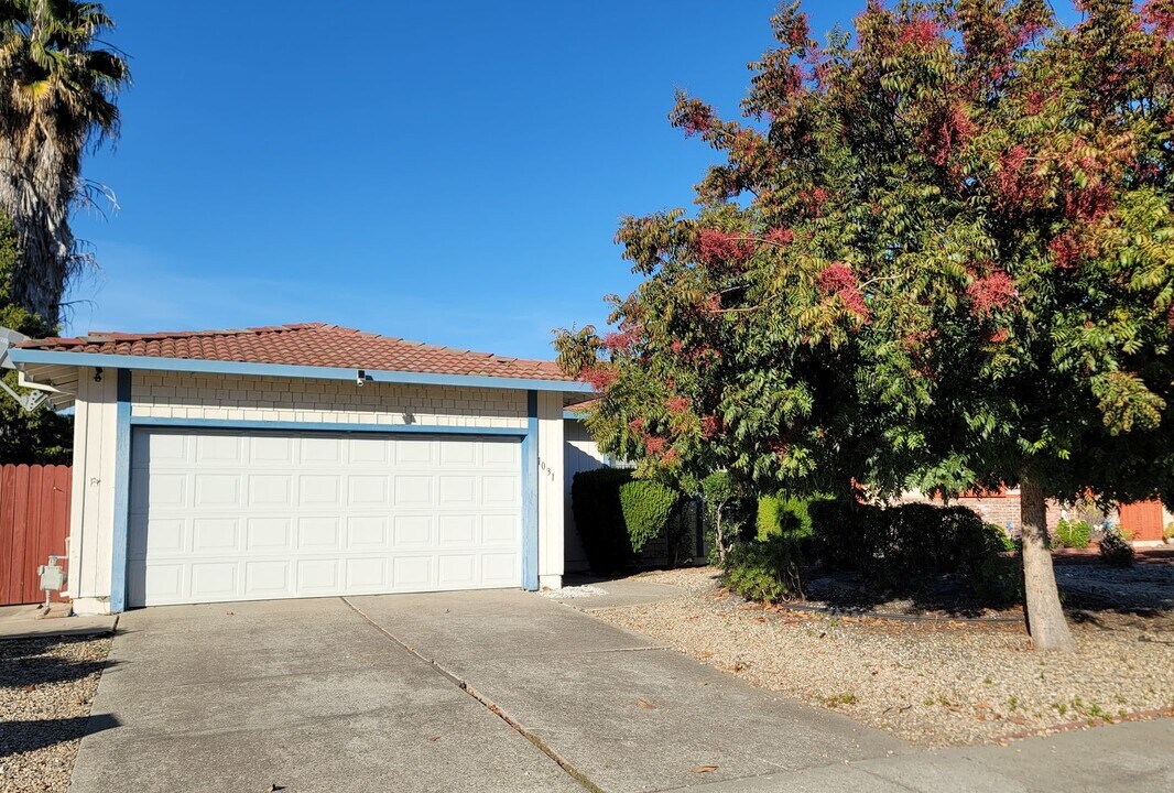 1031 Fallbrook Dr in Stockton, CA - Building Photo