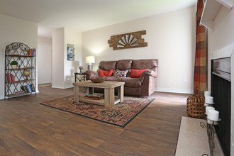 Harbour Bay in La Porte, TX - Building Photo - Interior Photo