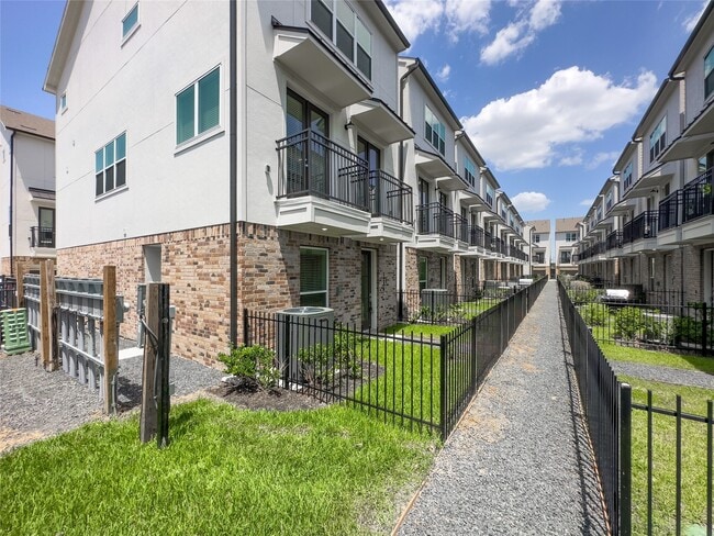 property at 1276 N Post Oak Rd