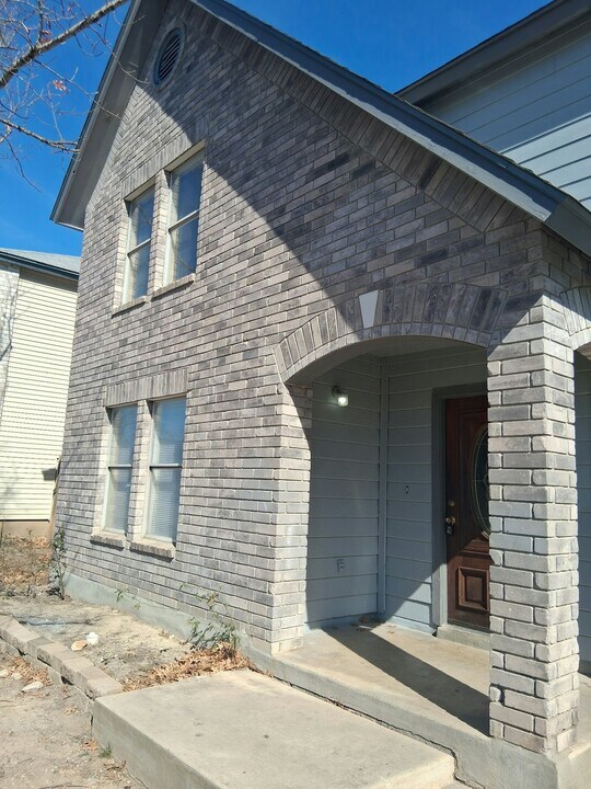 874 Fillmore Dr in San Antonio, TX - Building Photo