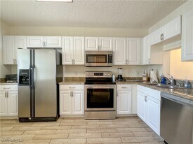 7794 Emerald Cir in Naples, FL - Building Photo
