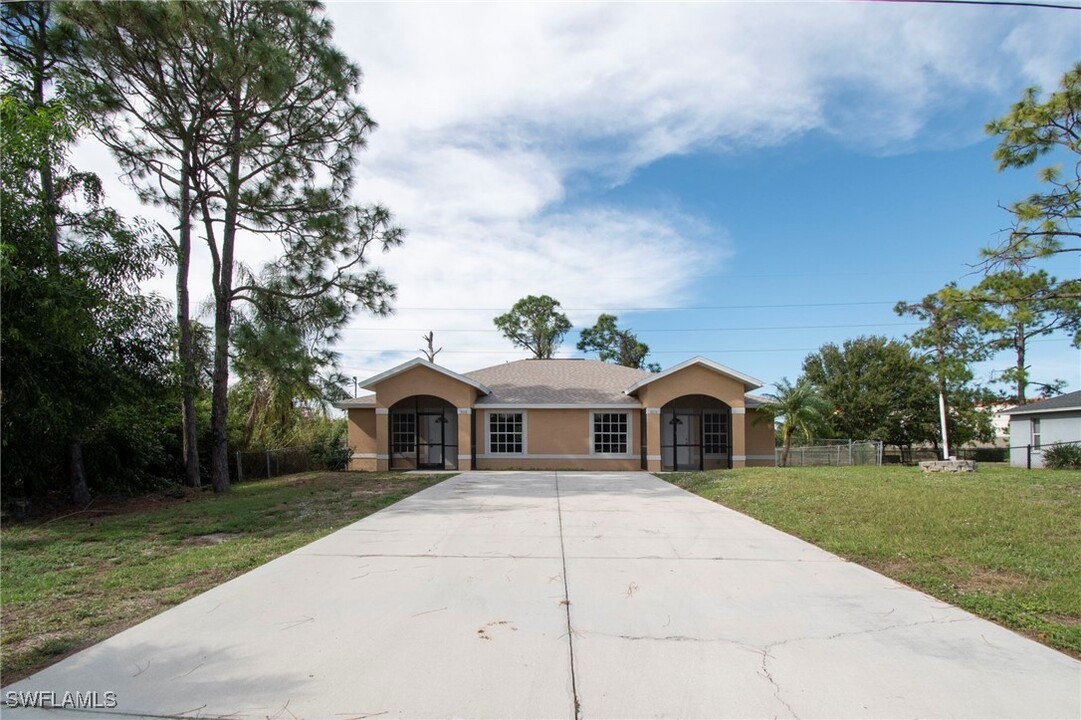 3016 Wallace Ave S in Lehigh Acres, FL - Building Photo