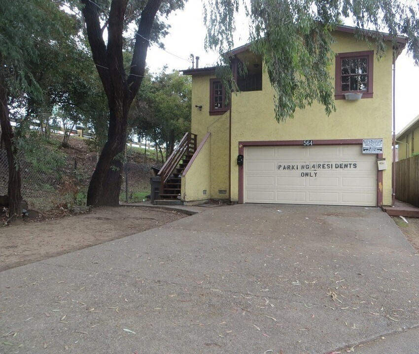 564 44th St in Oakland, CA - Building Photo