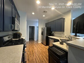 8117 Marshall Canyon Dr in Las Vegas, NV - Building Photo - Building Photo