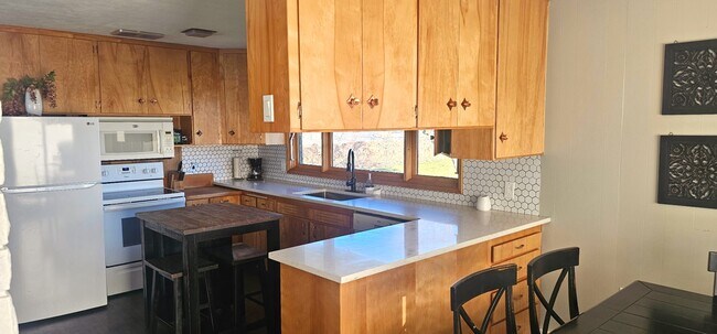 3312 W Lakeshore Dr, Unit 3312 lakeshore Dr Upper#A in Moses Lake, WA - Building Photo - Building Photo