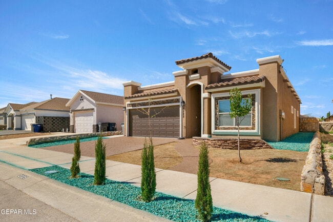 2225 Amber Point Pl in El Paso, TX - Building Photo - Building Photo