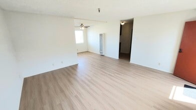 4040 W 130th St, Unit 6 in Hawthorne, CA - Building Photo - Building Photo