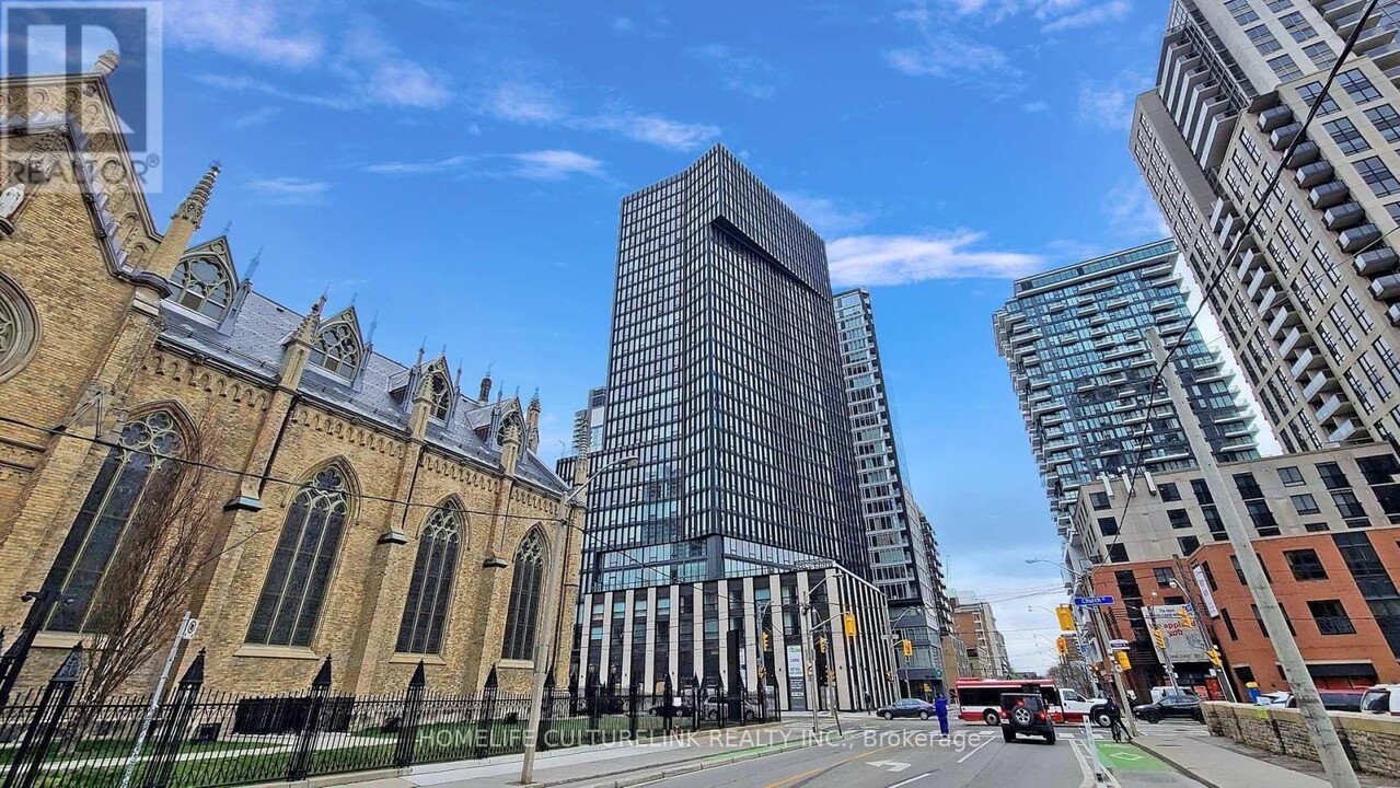 60-1160 Shuter St in Toronto, ON - Building Photo