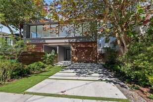 2984 Coconut Ave in Miami, FL - Building Photo