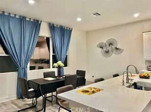 15849 Ellington Way, Unit Main Bedroom in Chino Hills, CA - Foto de edificio - Building Photo