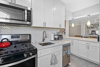800 Grand St in New York, NY - Building Photo - Building Photo