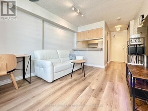 80-680 St Patrick St in Toronto, ON - Building Photo - Building Photo