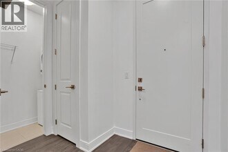 150 Main St W in Hamilton, ON - Building Photo - Building Photo