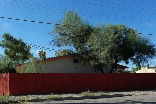 5250 E Bellevue St in Tucson, AZ - Foto de edificio - Building Photo