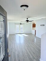 7444 Barrel Stage in San Antonio, TX - Building Photo