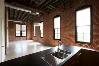 614 S 7th St-Unit -303 in St. Louis, MO - Building Photo - Building Photo