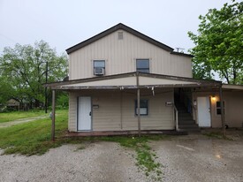 821 N Highland Ave in Ada, OK - Building Photo
