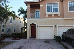 9070 Preston Pl in Tamarac, FL - Building Photo