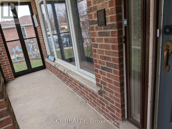3 Panorama Crescent in Brampton, ON - Building Photo - Building Photo