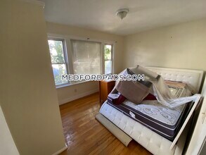 569 Main St, Unit 1 in Medford, MA - Foto de edificio - Building Photo