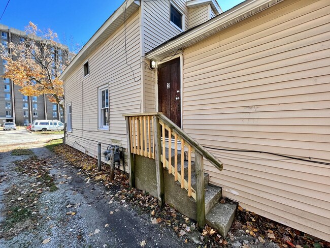 1079 First St-Unit -#2 in Muskegon, MI - Foto de edificio - Building Photo