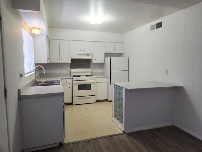 1212 Chelwood Park Blvd NE in Albuquerque, NM - Building Photo - Building Photo