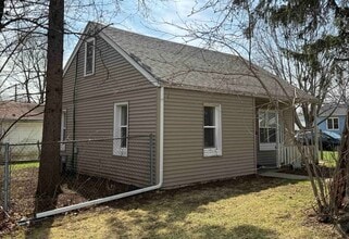 2824 School St in Rockford, IL - Building Photo - Building Photo