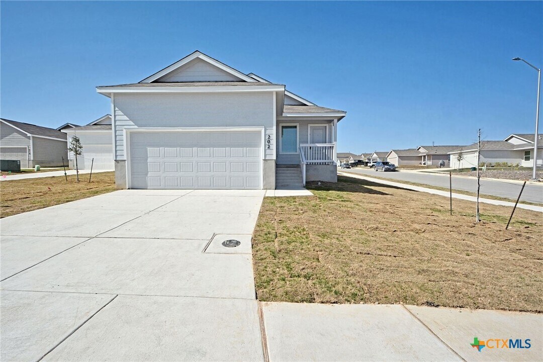 202 Charles Wy in Marion, TX - Building Photo