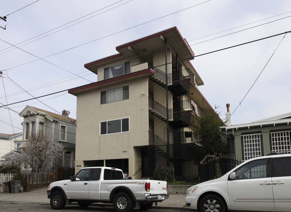 926 E 17th St in Oakland, CA - Building Photo