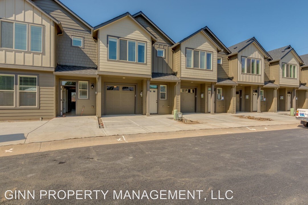 5809 NE 71st Ave in Vancouver, WA - Foto de edificio