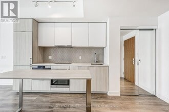 15 Queens Quay E in Toronto, ON - Building Photo - Building Photo