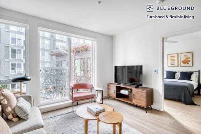 2401 S Jackson St in Seattle, WA - Building Photo - Building Photo